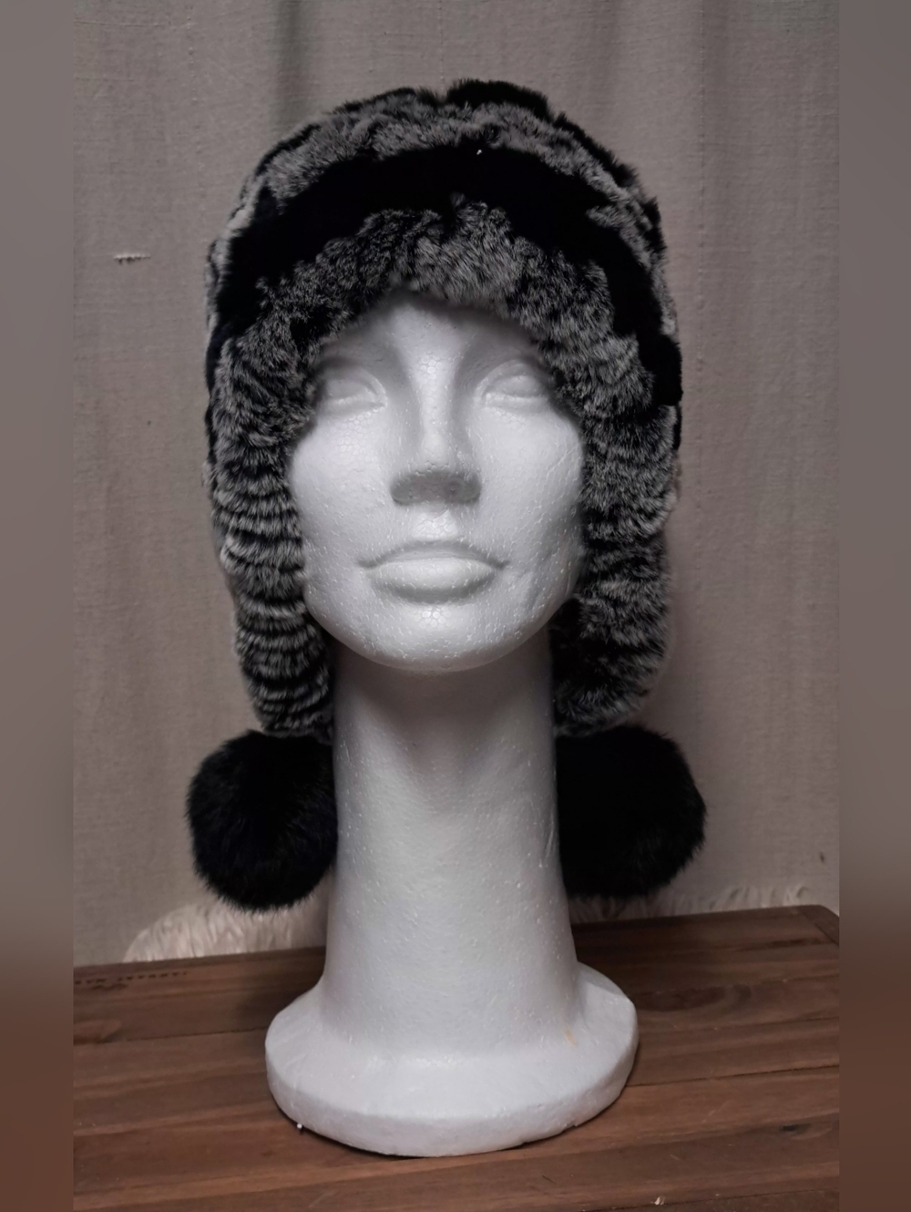 Chinchilla- Patterned Rex Rabbit Fur Beanie With Pom Poms OS - Picture 4 of 5
